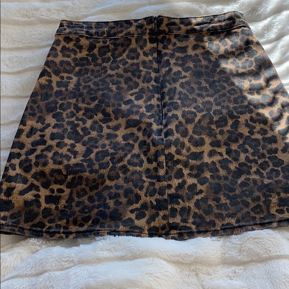 Cheeta print skirt - Picture 2 of 2